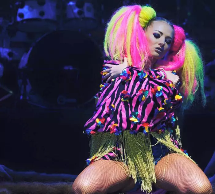 Motivul pentru care Delia poarta peruci 1