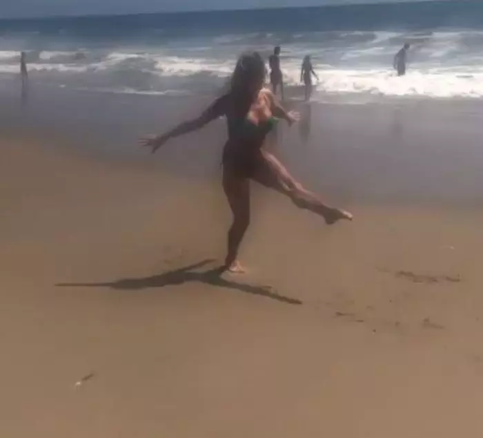 Nadia Comăneci, în costum de baie