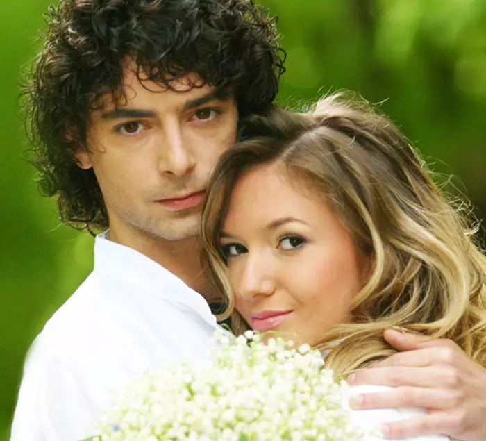 Adela Popescu și Dan Bordeianu au format unul dintre cele mai iubite cupluri de pe micul ecran, în anii 2000.