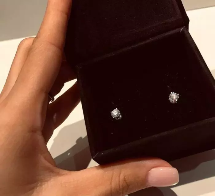 Cerceii pe care Adelina Pestrițu îi poartă la nuntă