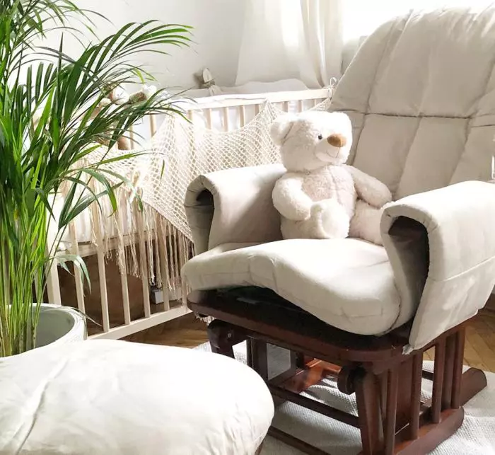 Cum o alinta Laura Cosoi pe fiica sa