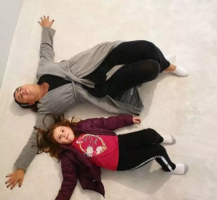 Oana Roman și fetița ei