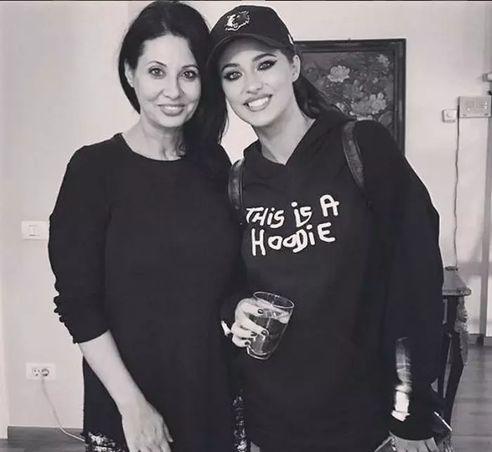 Denisa Iacobescu și fiica ei, Antonia