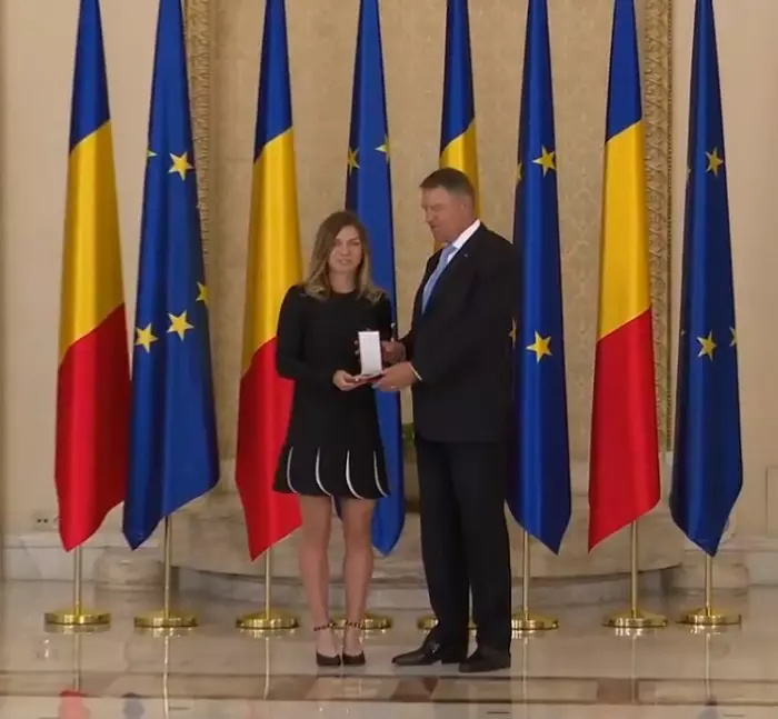 Simona Halep a fost decorată de Klaus Iohannis