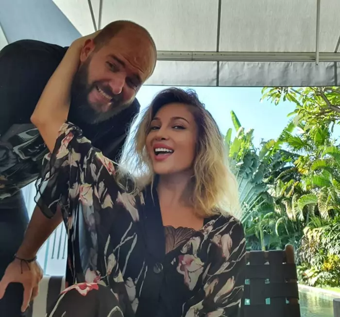 Lora și Ionuț Ghenu s-au întors în România după 5 luni petrecute în Bali, în izolare din cauza pandemiei de COVID-19. 