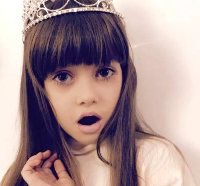 Mikaela-fiica-Iuliei-Albu-6