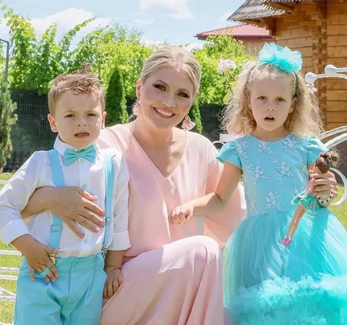 Mirela Vaida are trei copii