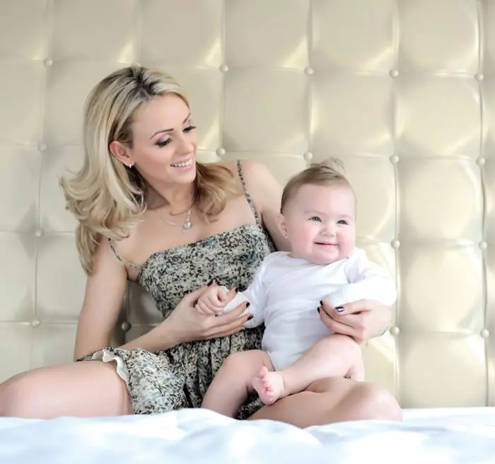 Catrinel Sandu are două fetițe. Aici, împreună cu Sara, acum în vârstă de 8 ani