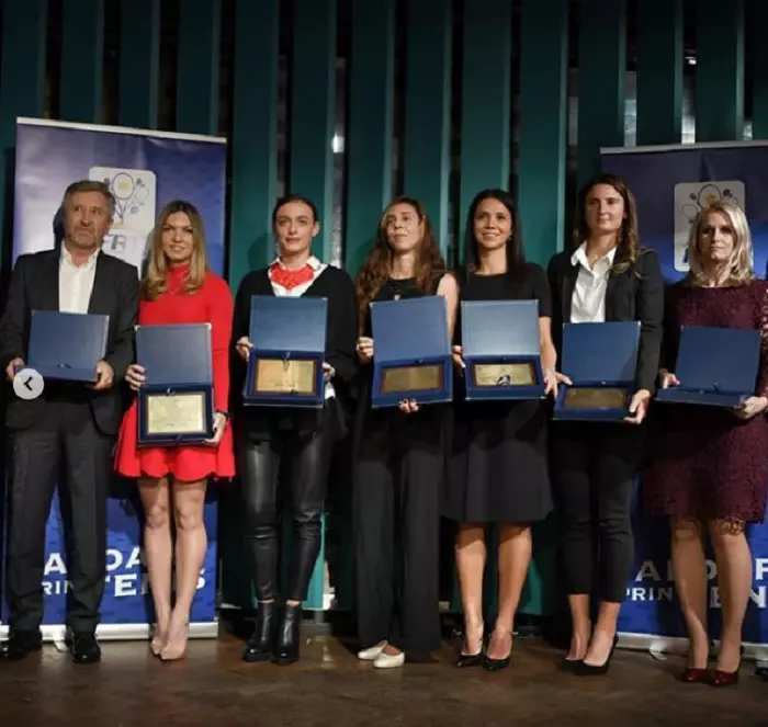 Simona Halep alături de prieteni