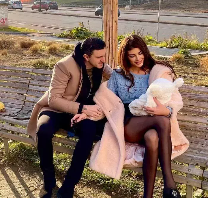 2121