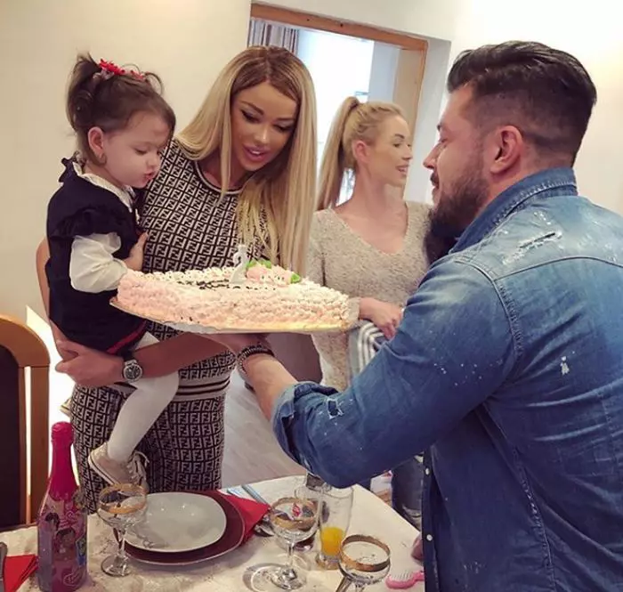 Bianca Vcitor si Sofia