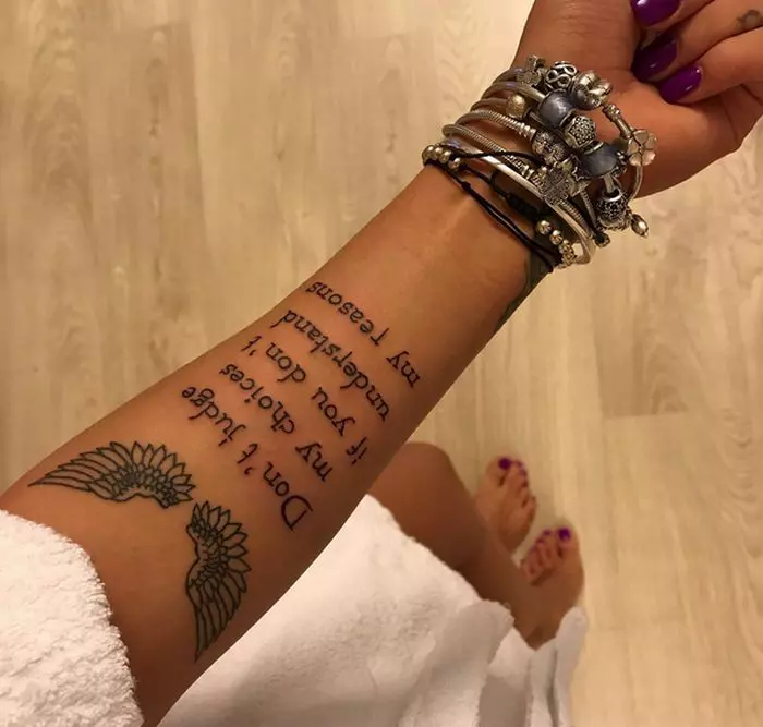 Unul dintre nenumăratele tatuaje ale Adelinei Pestrițu