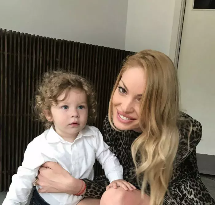 Milan, fiul Valentinei Pelinel