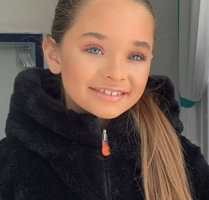 Maya, fiica Antoniei, în fotografia care a cucerit Internetul