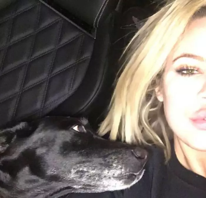 Khloe Kardashian și cățelușa ei