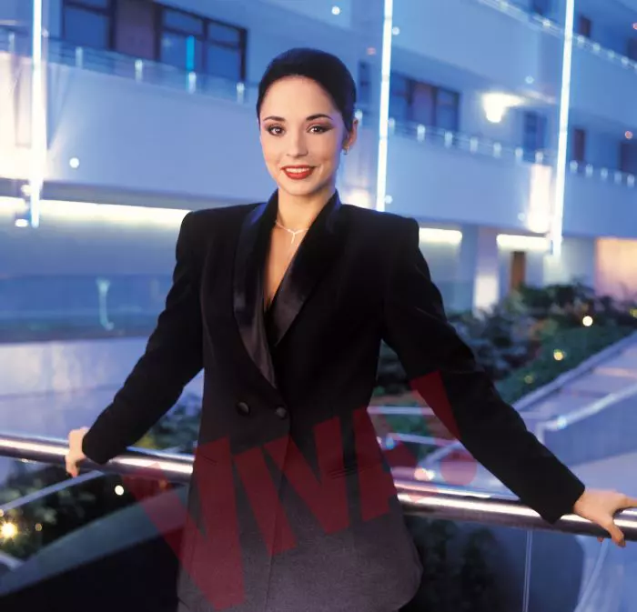 Andreea Marin prezenta ”Surprize, Surprize” în 2000