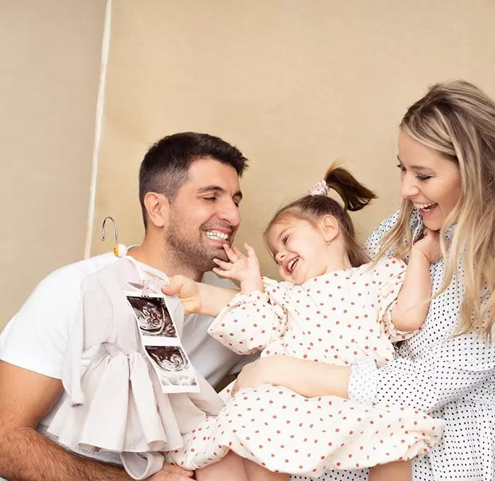 laura cosoi si familia ei
