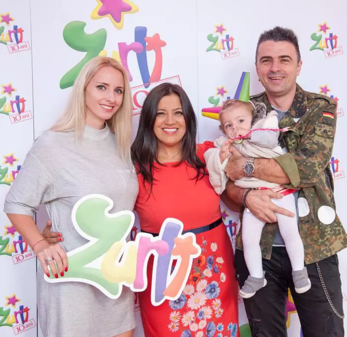 Cornel Ilie alaturi de afmilia lui si de Mirela Retegan