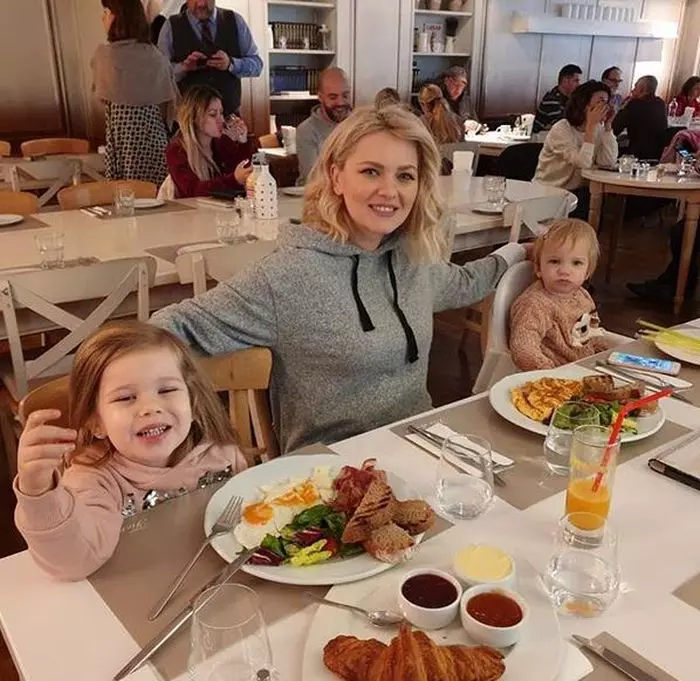 Cristina Dochianu și cei doi copii