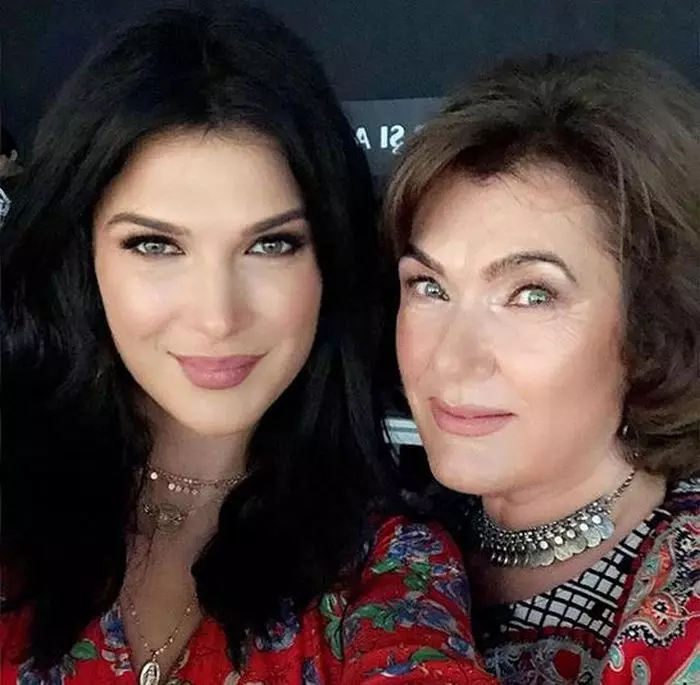 Monica Bârlădeanu și mama ei