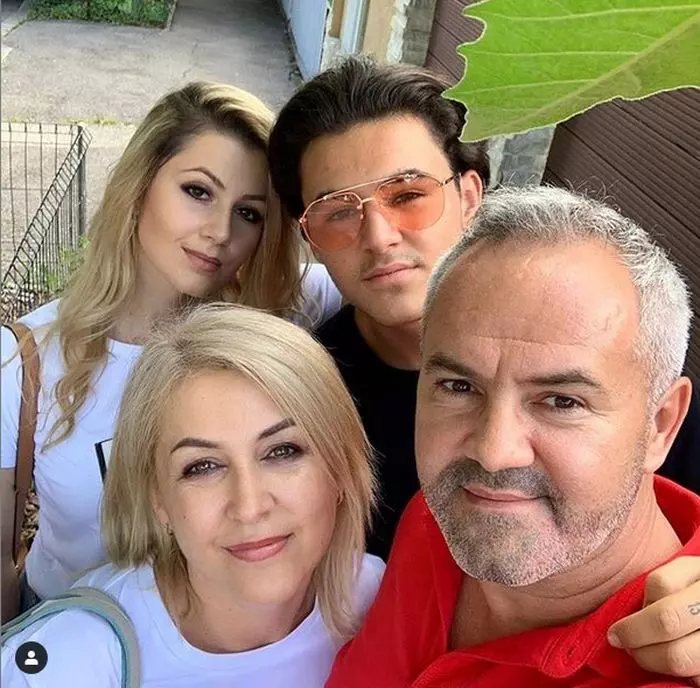 Mario Fresh, alături de părinții și sora lui