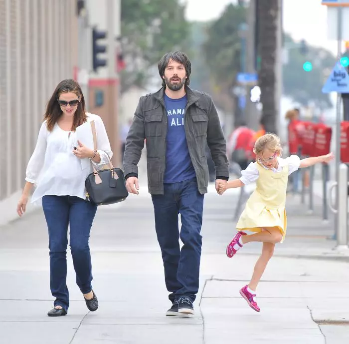 În 2011, pe vremea când erau fericiți, în Los Angeles, la plimbare, alături de fiica lor Violet, atunci în vârstă de 5 ani.