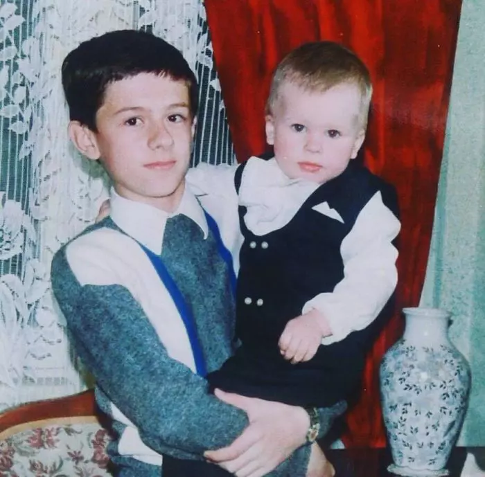 Florin și Dan Ristei. Între cei doi frați e o diferență de vârstă de 11 ani