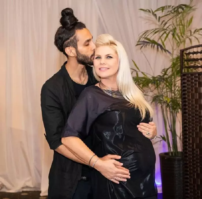 Adina de la Heaven a nascut 8