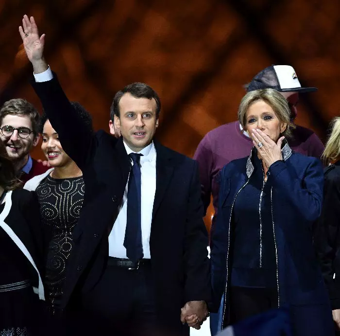 Emmanuel Macron alături de soția lui Brigitte Trogneux, la câștigarea alegerilor prezidențiale