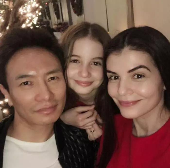 Mr Pink, Irina și Monica Gabor