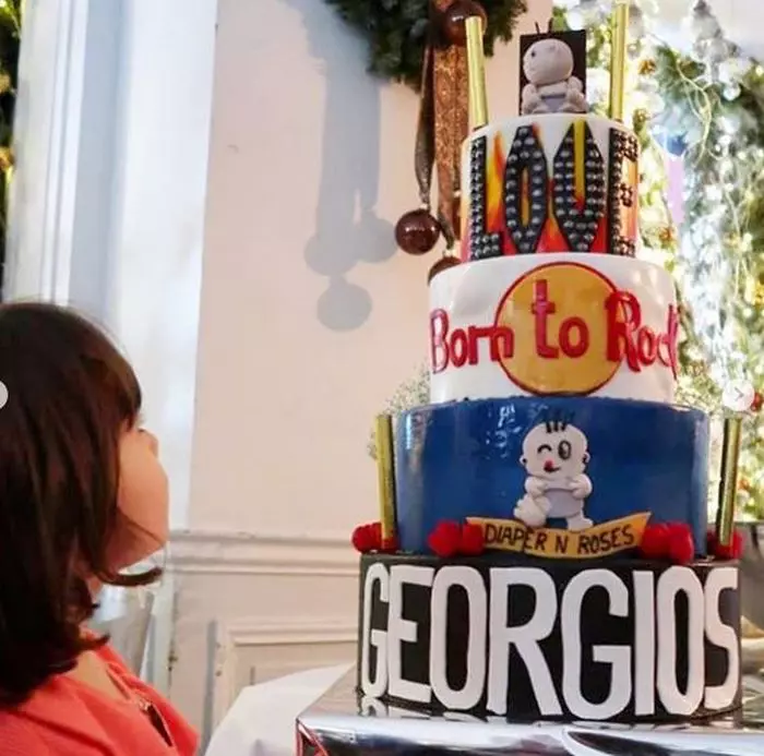 Natalia, fiica de patru ani a Ancăi Lungu, abia așteaptă să guste tortul de botez al fratelui ei