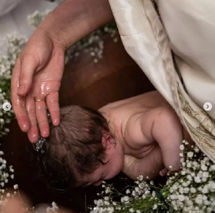 Feli Donose și-a botezat fetița în mare secret. Imagini inedite cu micuța Nora Luna