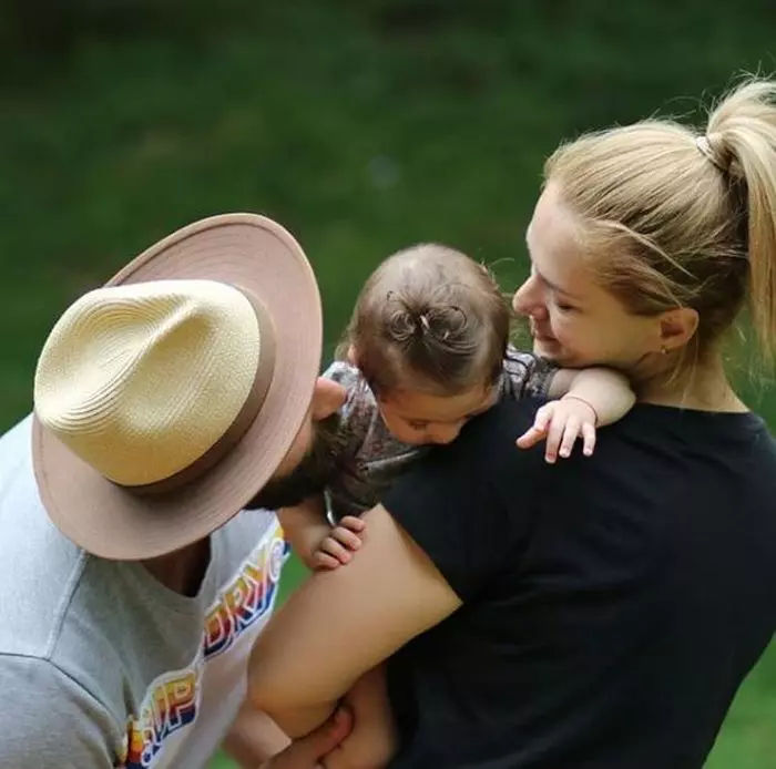 Prima fotografie în care i se vede chipul fetiței lui Feli