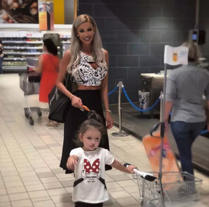 Bianca Drăgușanu are o fetiță, Sofia, din mariajul cu cu Victor Slav