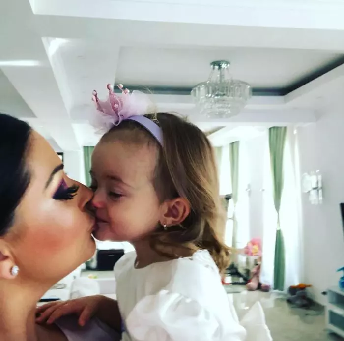 Imagini de la botezul lui Iris, fetiţa Gabrielei Cristea