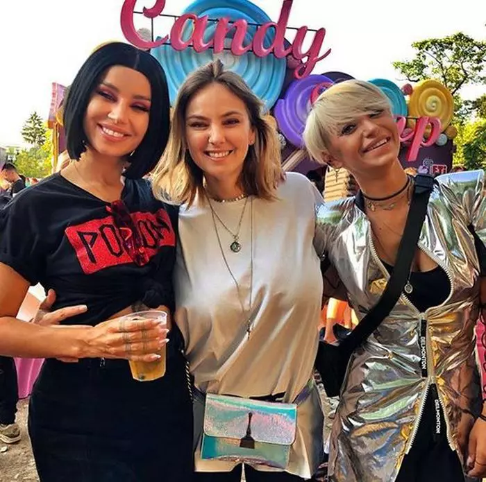 Roxana Ionescu, alături de Alin Ceușan și Giulia, la UNTOLD