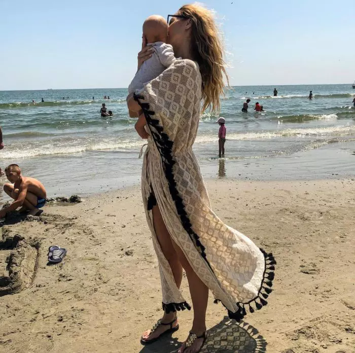 Flavia Mihăşan, prima poză în costum de baie după ce a născut