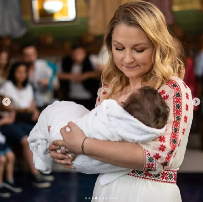 Feli Donose și-a botezat fetița în mare secret. Imagini inedite cu micuța Nora Luna
