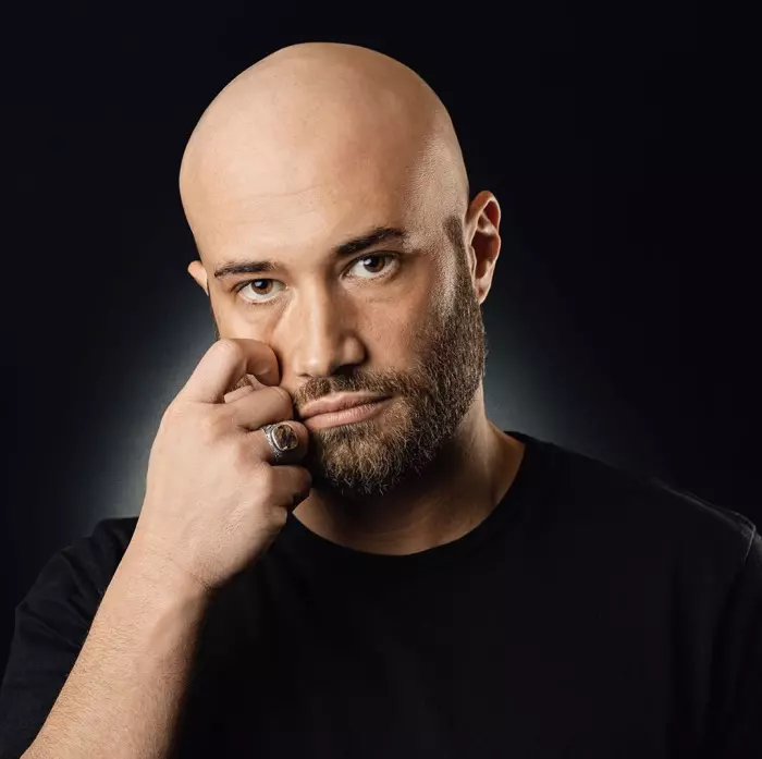 În contextul în care vloggerul Colo a fost arestat și pus sub acuzare pentru instigare la viol, iată că iese la lumină un video cu Mihai Bendeac în care ia în derâdere declarația unei fete violate, victima fiind întocmai Ana Maria Mocanu, fostă asistentă TV în emisiunea lui Dan Capatos.