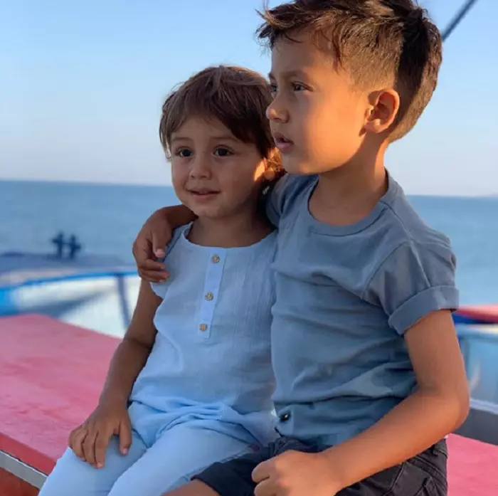 Claudia Patrascanu si copiii la mare 4