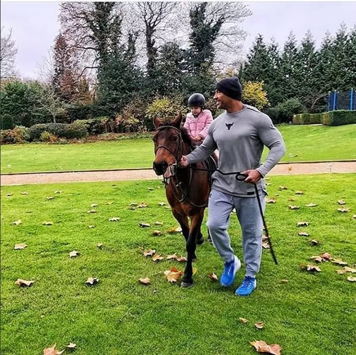 Lecțiile de călărie sunt importante.