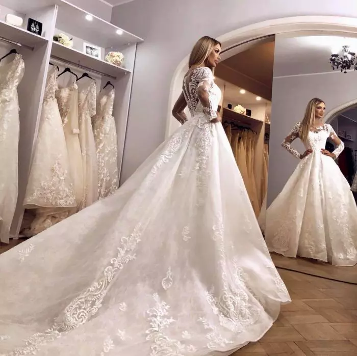 Bianca Drăgușanu în rochie de mireasă