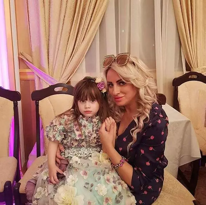 Sânziana Buruiană și fetița ei