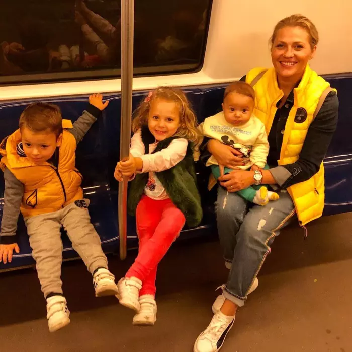 Mirela-Vaida-si-cei-trei-copii-1