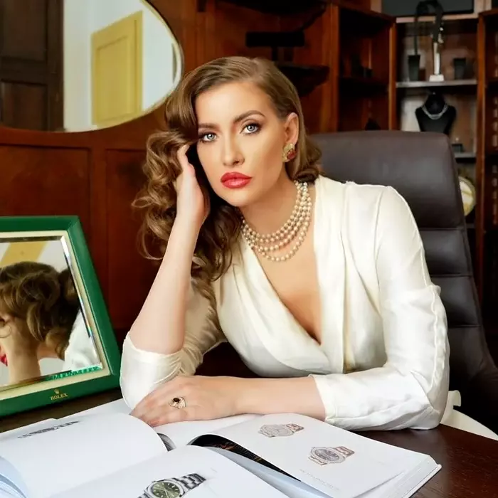 iulia albu tvv