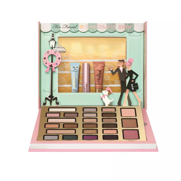 Paletă fard ochi The Chocolate Shop Gift Set, 245 lei, Too faced. Exclusiv în magazinele Sephora.