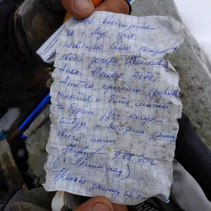 Woman overwhelmed after she receives birthday greetings penned by her late father 29 years ago