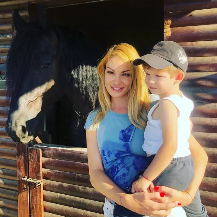 Valentina Pelinel si copiii 4