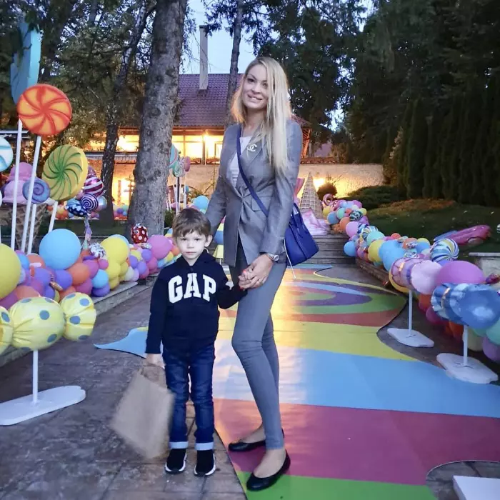 Valentina Pelinel si copiii 5