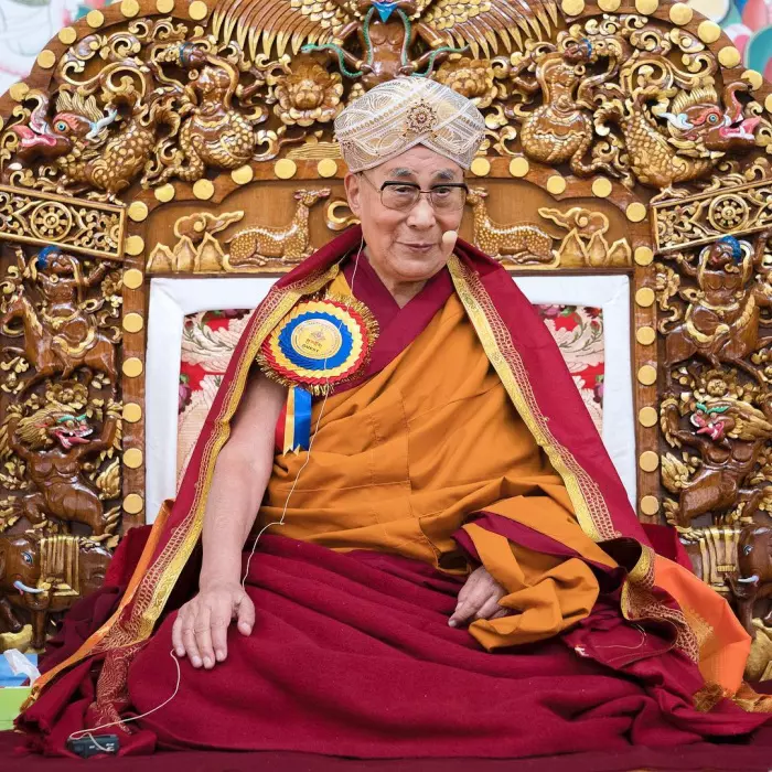 Dalai Lama a împlinit 85 de ani. Cu această ocazie, liderul spiritual tibetan a lansat un album muzical cu mantre şi învăţături.